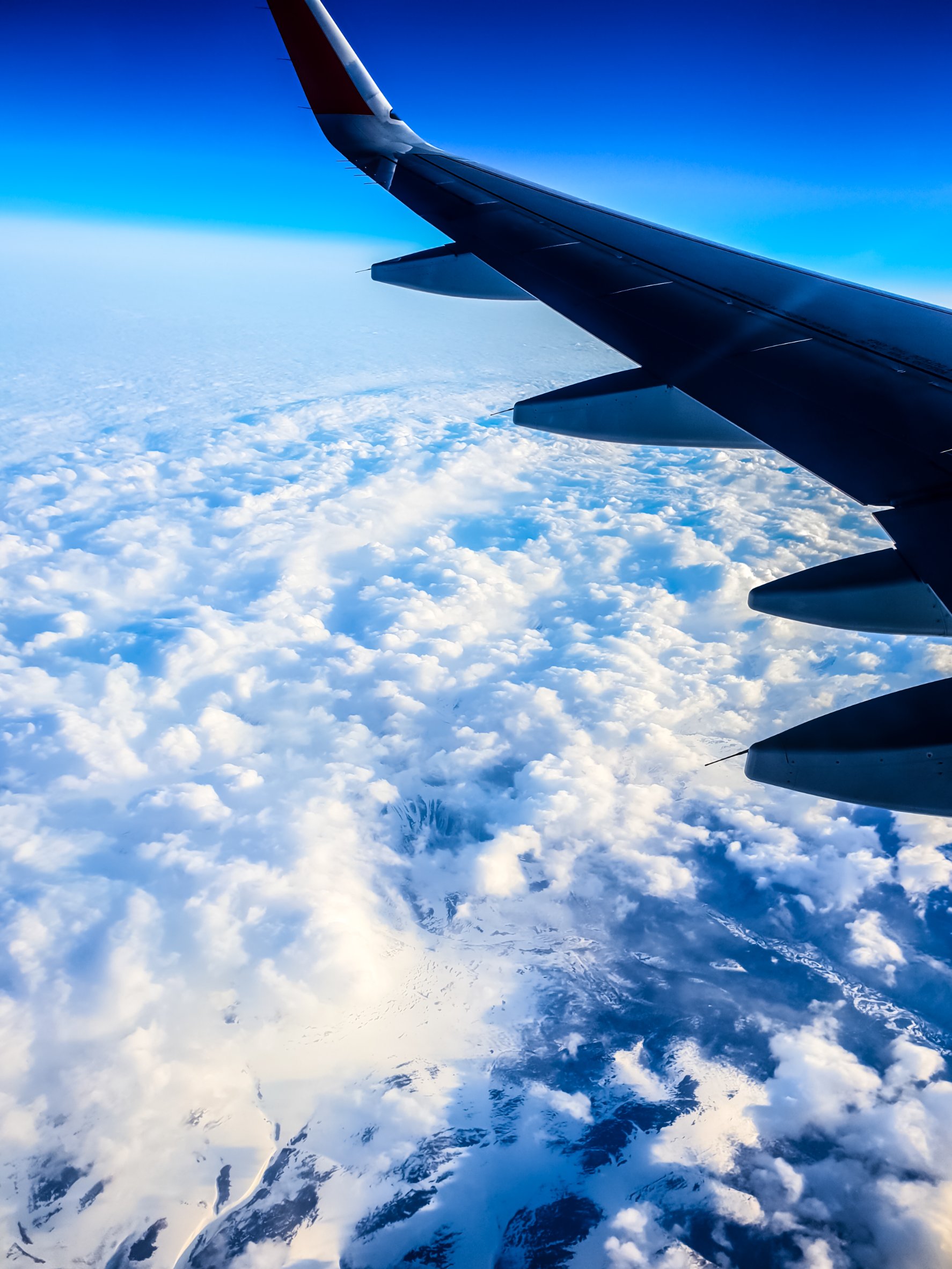 Photo of the wing of a United jet